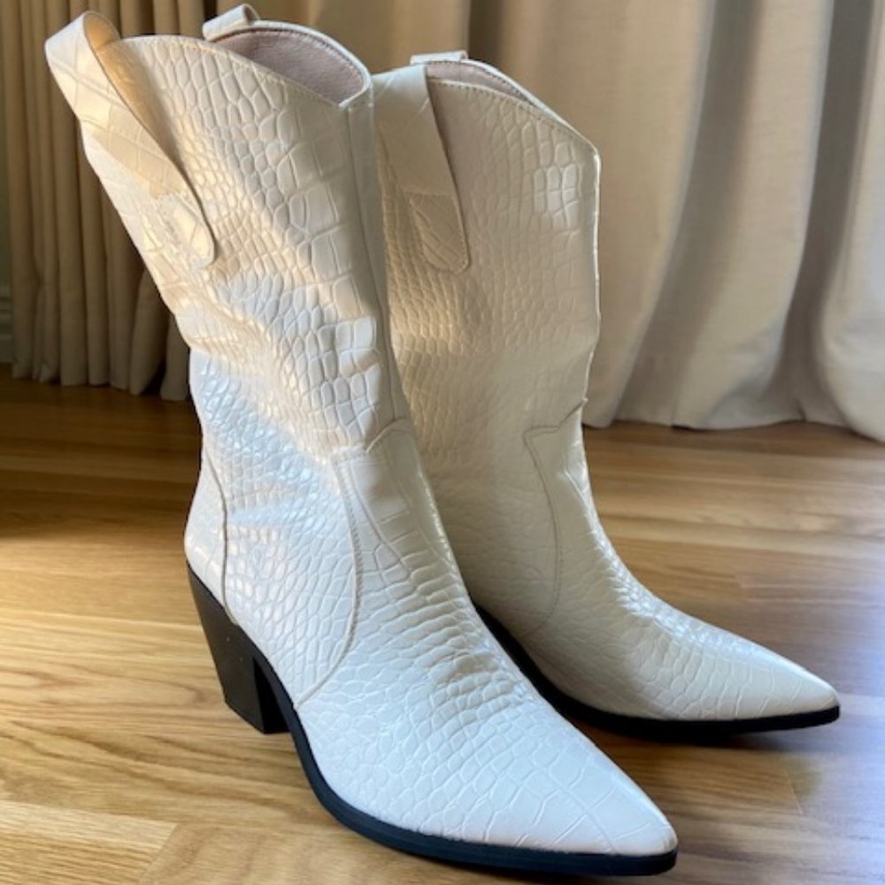 White Cowboy Boots, Only Worn Once! Size 7